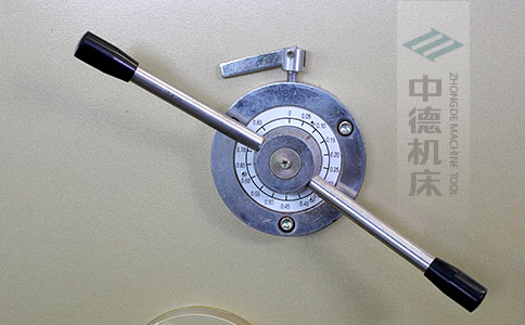 ZDS-832剪板机刀片间隙手动调节器，刻度清淅，调节省力又简便.jpg